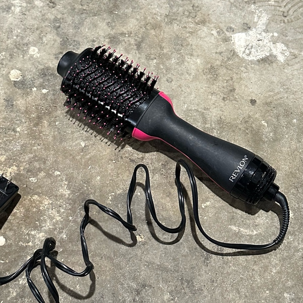 REVLON Volumizer Hair Dryer and Hot Air Brush